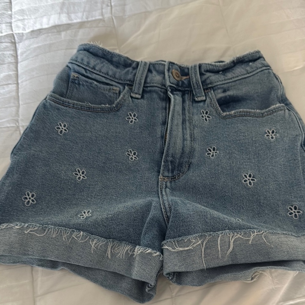 Hollister Denim daisy 🌼 Embroidered Women's Shorts